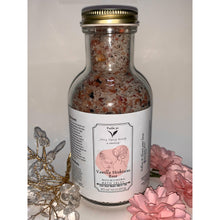 Load image into Gallery viewer, Vanilla Hibiscus Rose Bath Soak 10.5 oz.
